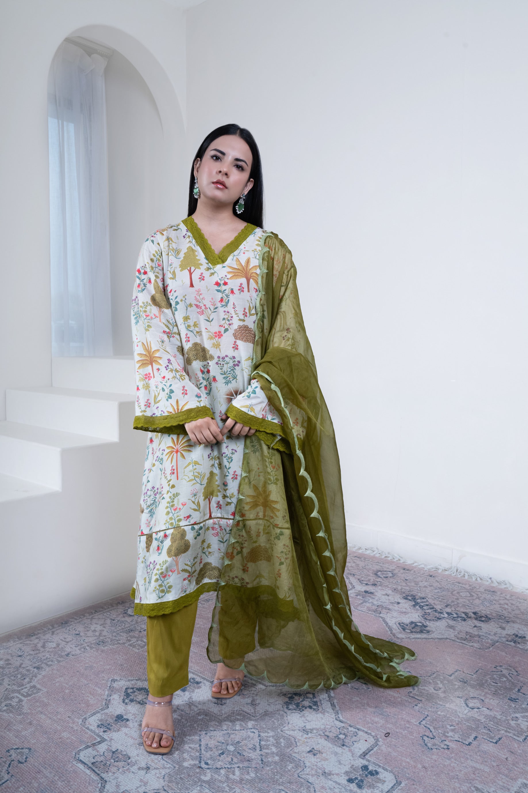 Hara Bagicha Muslin Suit Set with Organza Dupatta