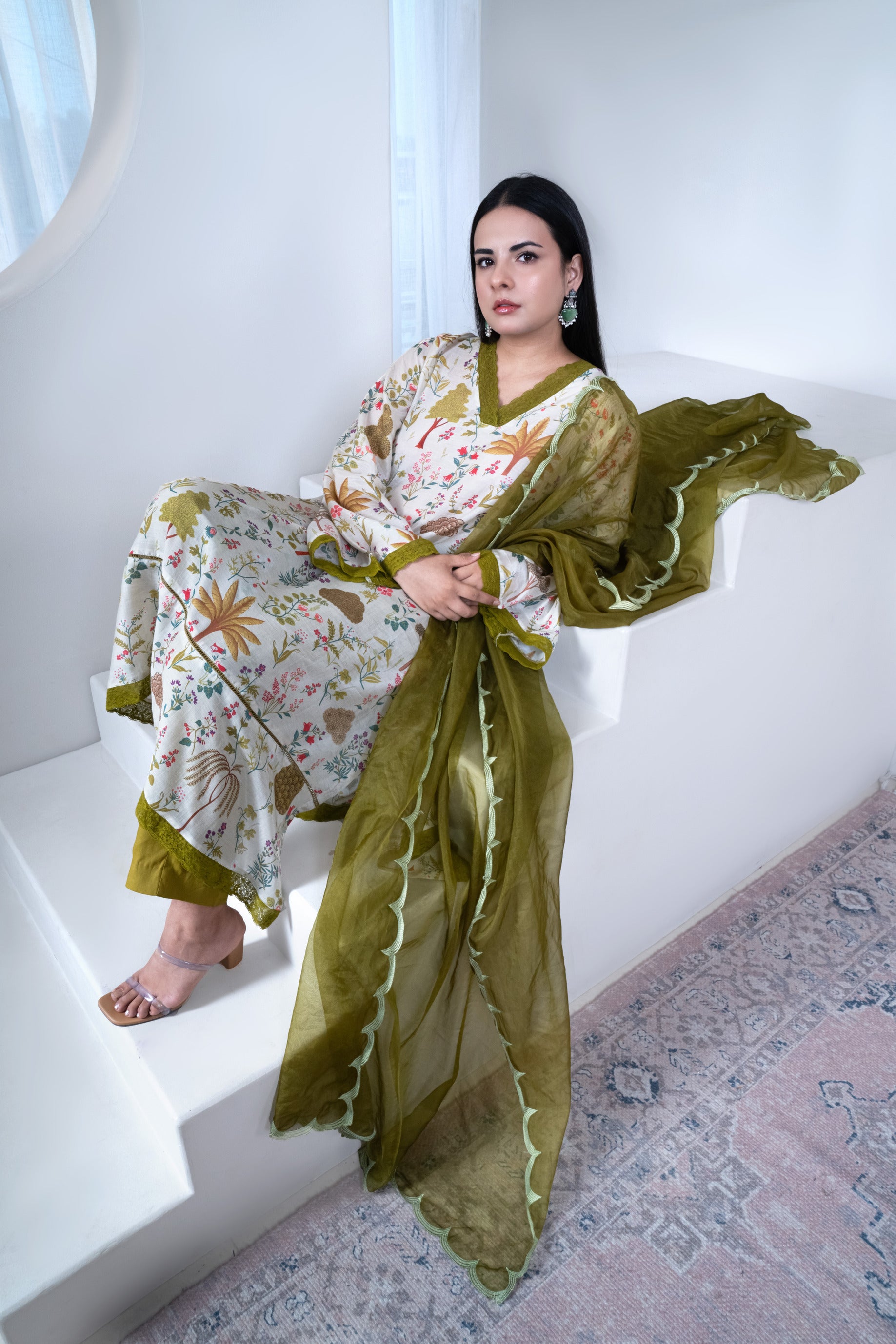 Hara Bagicha Muslin Suit Set with Organza Dupatta