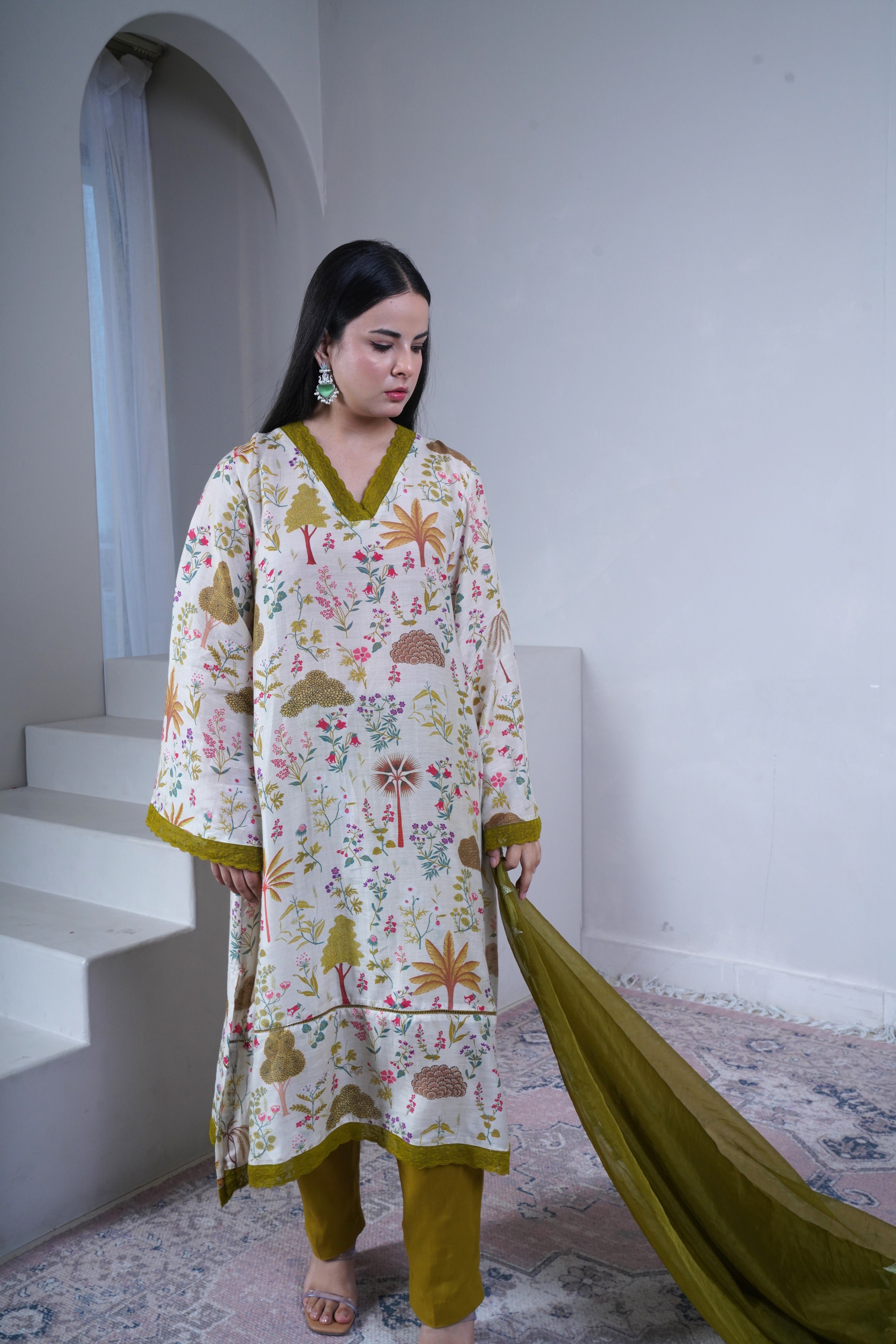Hara Bagicha Muslin Suit Set with Organza Dupatta
